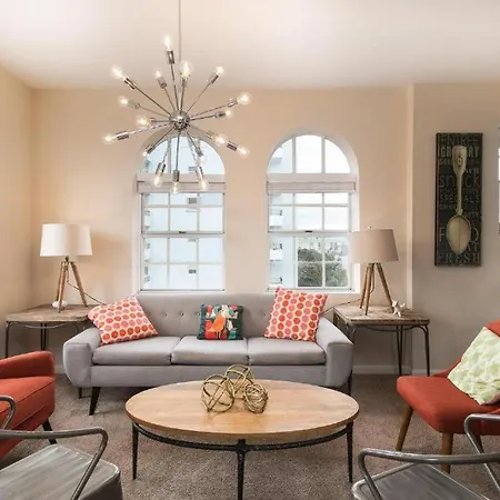 2 Bedroom 2 Bath Apartment On 7 Th Collins Ave